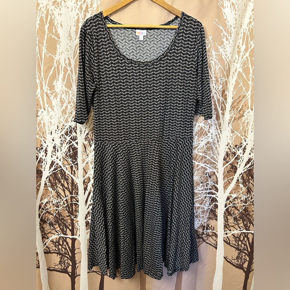 LuLaRoe 2X Nicole Black and Gray Patterned Dress